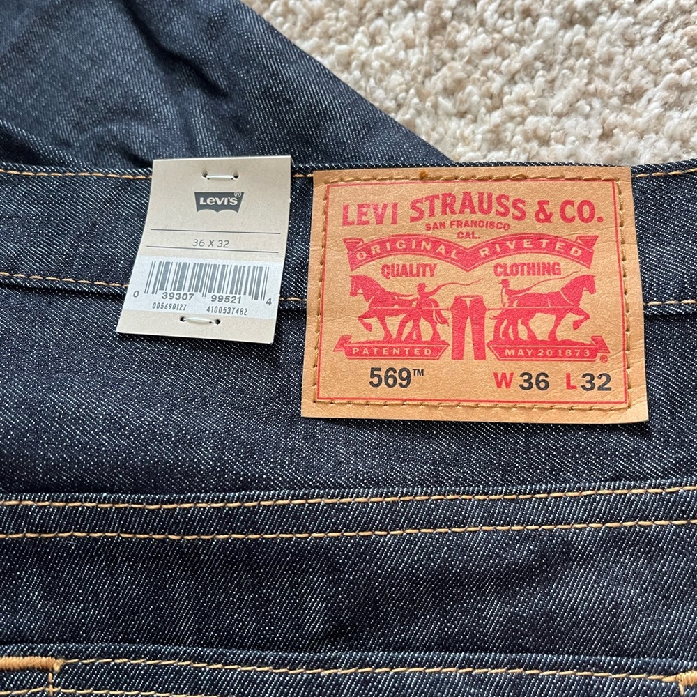 NWT Levi's  569 Loose Straight Jeans 36x32